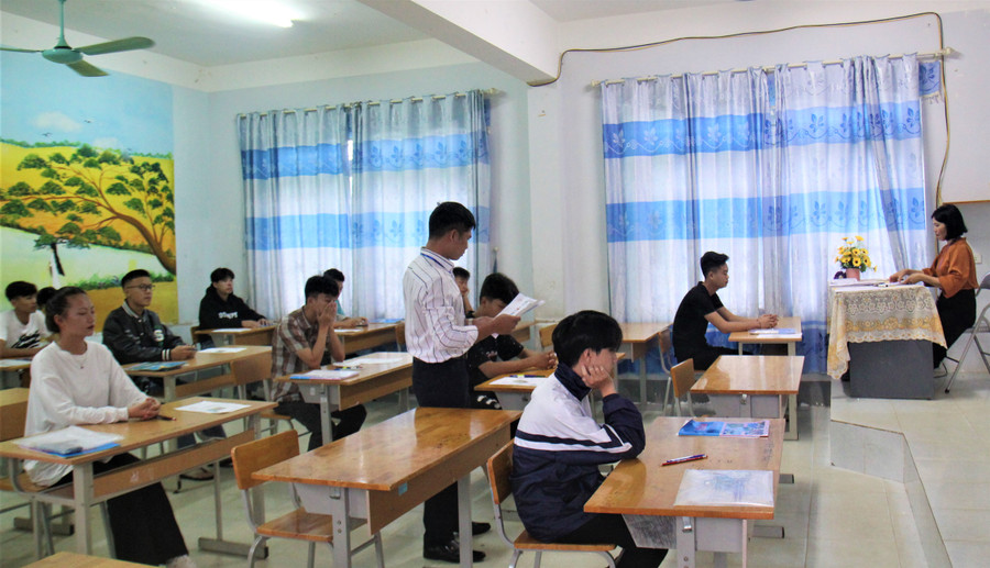 Thí sinh Điểm thi THPT Quyết Thắng sẵn sàng cho môn thi cuối cùng. Thí sinh Điểm thi THPT Quyết Thắng sẵn sàng cho môn thi cuối cùng.