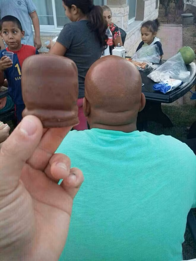 Những cặp song sinh không cùng cha cũng khác cả mẹ khiến ai cũng phải bật cười - Ảnh 18.