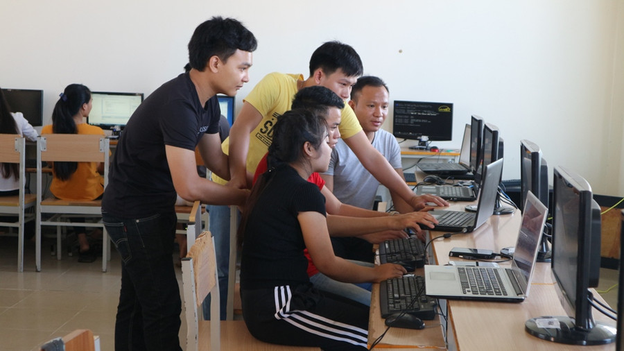 Theo các giảng viên cho biết, HSSV Lào có ý thức học tập rất tốt Theo các giảng viên cho biết, HSSV Lào có ý thức học tập rất tốt