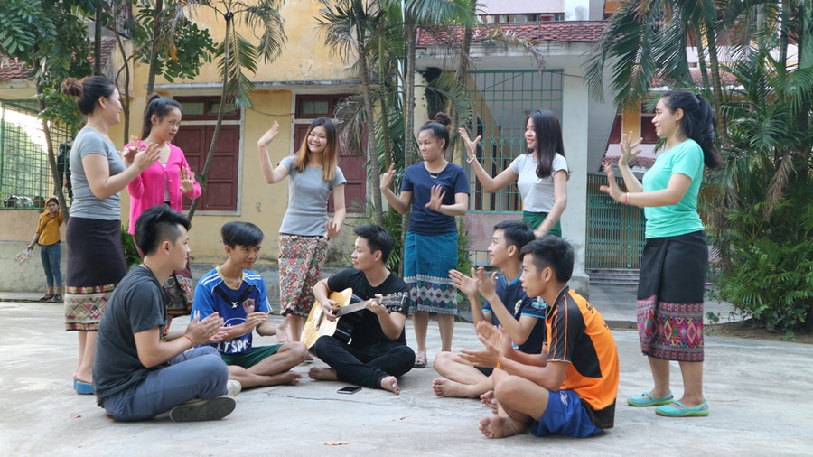 Hầu hết các bạn sinh viên Lào ở trong ký túc xá, rất yêu thích văn nghệ, thể thao Hầu hết các bạn sinh viên Lào ở trong ký túc xá, rất yêu thích văn nghệ, thể thao
