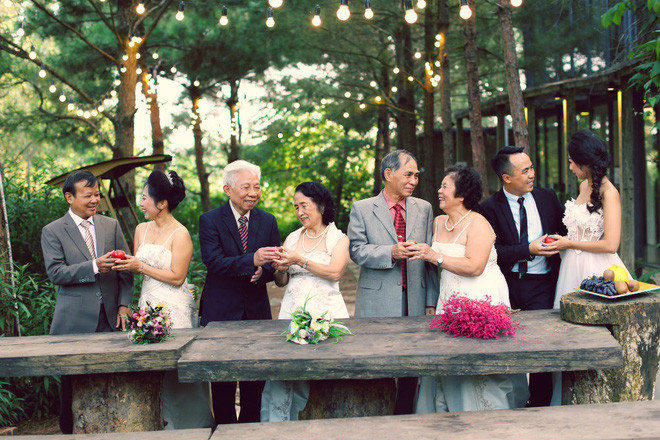Cả Hà Nội mới có một gia đình “yêu tận tim”: Ông bà, thông gia cưới cùng cô dâu, chú rể vui như thế này! - Ảnh 3. Cả Hà Nội mới có một gia đình “yêu tận tim”: Ông bà, thông gia cưới cùng cô dâu, chú rể vui như thế này! - Ảnh 3.