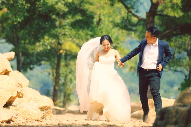 Cả Hà Nội mới có một gia đình “yêu tận tim”: Ông bà, thông gia cưới cùng cô dâu, chú rể vui như thế này! - Ảnh 13.