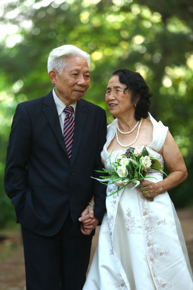 Cả Hà Nội mới có một gia đình “yêu tận tim”: Ông bà, thông gia cưới cùng cô dâu, chú rể vui như thế này! - Ảnh 6. Cả Hà Nội mới có một gia đình “yêu tận tim”: Ông bà, thông gia cưới cùng cô dâu, chú rể vui như thế này! - Ảnh 6.