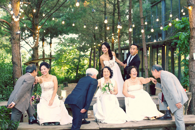 Cả Hà Nội mới có một gia đình “yêu tận tim”: Ông bà, thông gia cưới cùng cô dâu, chú rể vui như thế này! - Ảnh 2. Cả Hà Nội mới có một gia đình “yêu tận tim”: Ông bà, thông gia cưới cùng cô dâu, chú rể vui như thế này! - Ảnh 2.