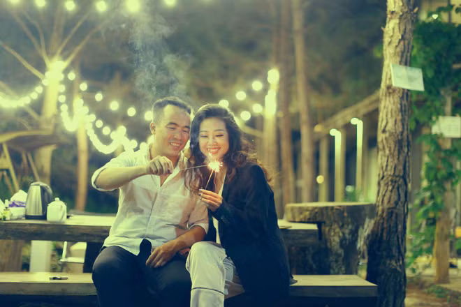 Cả Hà Nội mới có một gia đình “yêu tận tim”: Ông bà, thông gia cưới cùng cô dâu, chú rể vui như thế này! - Ảnh 11.