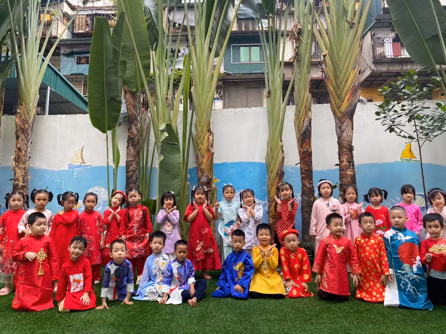 Lớp Mẫu giáo lớn C6, Trường Mầm non Thực hành Hoa Sen (Cao đẳng Sư phạm Mẫu giáo Trung ương) hào hứng với Dự án Áo dài.