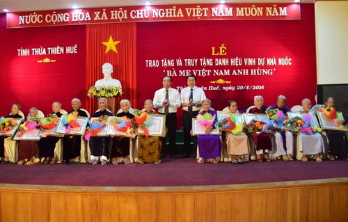 Lễ truy tặng và phong tặng danh hiệu “Bà mẹ Việt Nam anh hùng” tại Huế