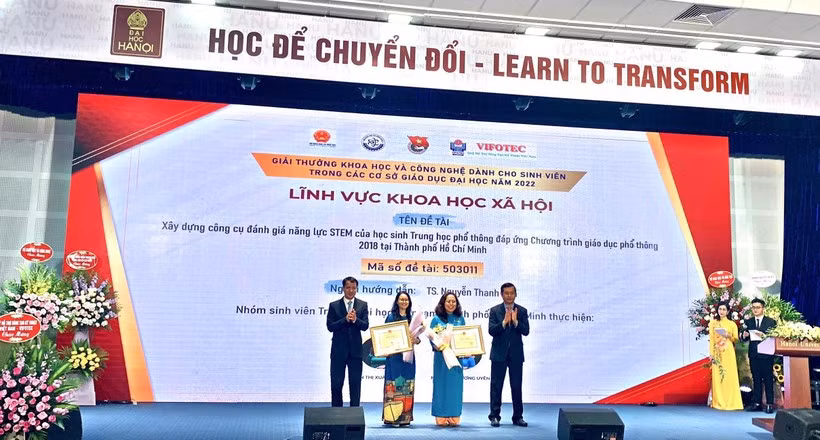 Sinh viên Trường ĐH Sư phạm TPHCM đạt giải Nhất, Giải thưởng Sinh viên nghiên cứu khoa học Eureka. Sinh viên Trường ĐH Sư phạm TPHCM đạt giải Nhất, Giải thưởng Sinh viên nghiên cứu khoa học Eureka.
