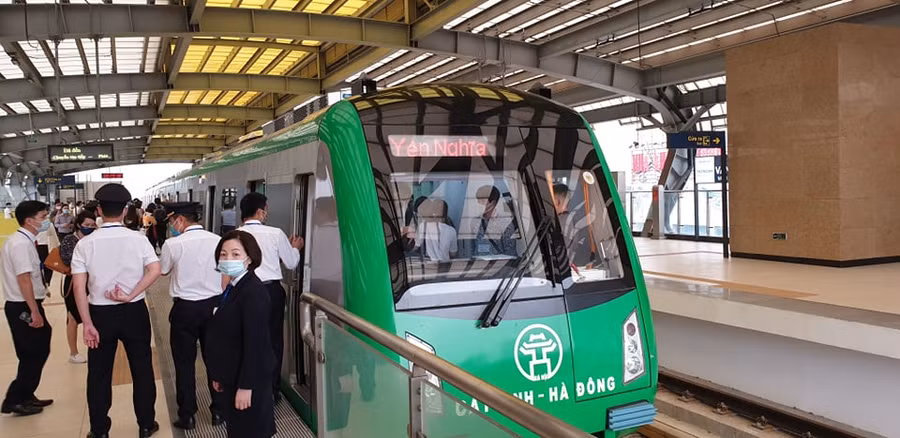 Sáng 6/11, đường sắt Cát Linh - Hà Đông chính thức đi vào vận hành sau thời gian dài "lỗi hẹn".