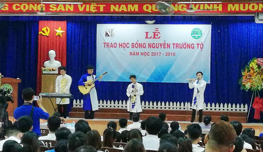 Một tiết mục văn nghệ của sinh viên ĐH Nông Lâm TPHCM