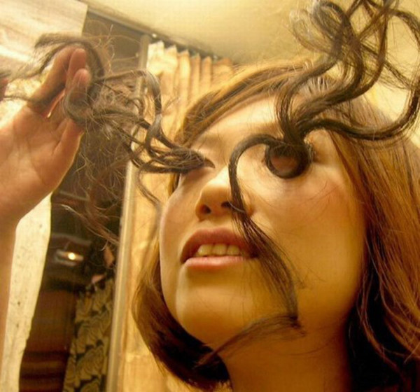 Những cặp lông mi còn ghê rợn hơn cả phim kinh dị