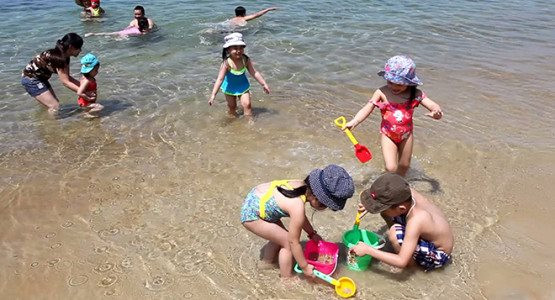 Để tránh bị “hành xác” khi đưa con đi chơi dịp lễ đông đúc này ảnh 1 Để tránh bị “hành xác” khi đưa con đi chơi dịp lễ đông đúc này ảnh 1