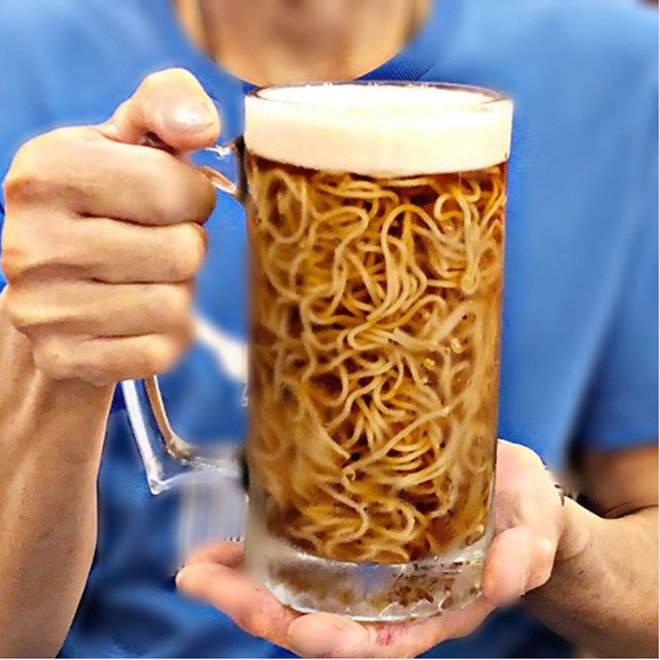 Độc lạ với món mì bia ảnh 3 Julia Kubotani - chủ nhà hàng nảy ra ý tưởng cho mì ramen bia vào một ngày nắng nóng ở Vancouver. Ảnh: Nextshark