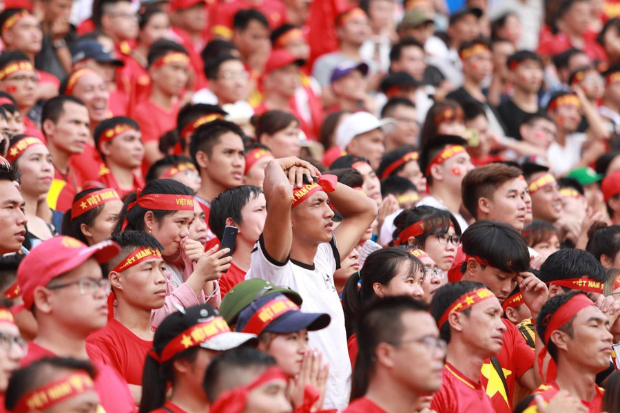 CĐV nghẹn ngào, rơi nước mắt khi U23 Việt Nam thua trên loạt đá 11m trước U23 UAE ảnh 8 Chú thích ảnh