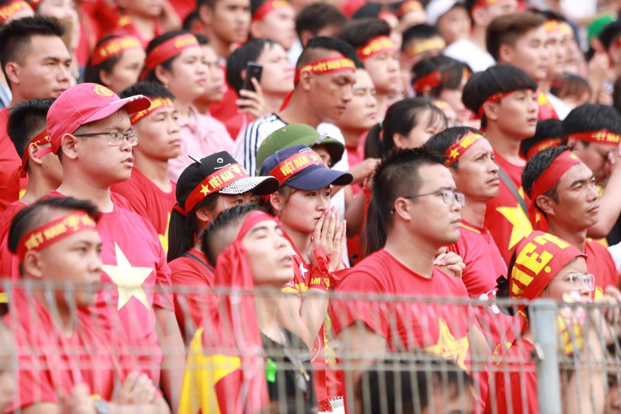 CĐV nghẹn ngào, rơi nước mắt khi U23 Việt Nam thua trên loạt đá 11m trước U23 UAE ảnh 7 Chú thích ảnh