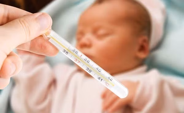 90 ngày chống chọi tử thần của bé 2 tháng bị lây bệnh từ bố