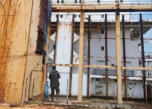 Tàu ma dạt vào bờ biển Myanmar - Hình 2