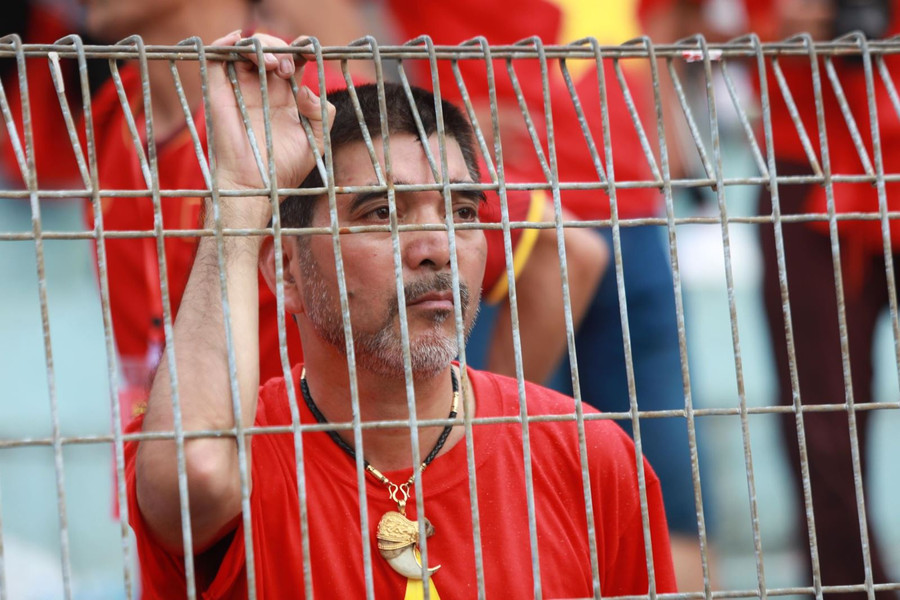 CĐV nghẹn ngào, rơi nước mắt khi U23 Việt Nam thua trên loạt đá 11m trước U23 UAE ảnh 4 Chú thích ảnh