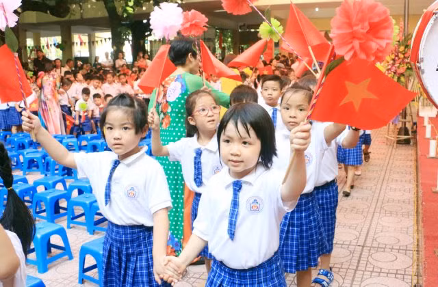 Ngày khai giảng cần mang đến đầy đủ ý nghĩa tưng bừng của năm học mới. Trong ảnh: Ngày khai giảng tại Trường TH Quang Trung (Hoàn Kiếm, Hà Nội) năm học 2017 - 2018