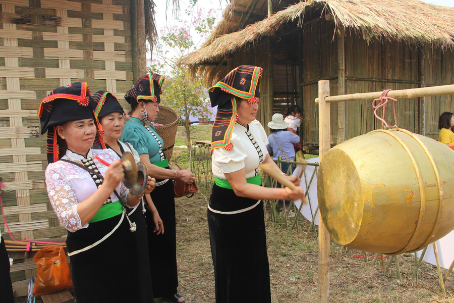 Đánh trống, chiêng tại không gian văn hóa dân tộc Thái.