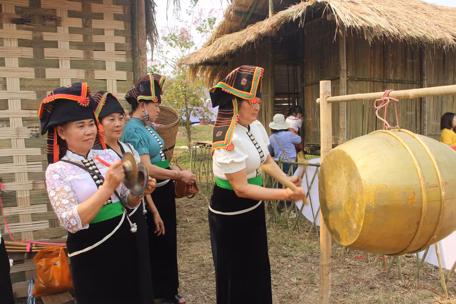 Đánh trống, chiêng tại không gian văn hóa dân tộc Thái.