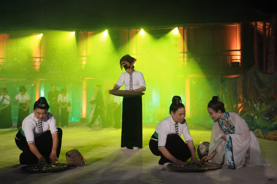 Tái hiện những nét văn hóa trong đời sống, sinh hoạt của đồng bào Thái.