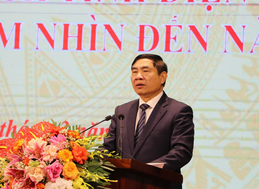 Ông Trần Quốc Cường, Bí thư Tỉnh ủy Điện Biên phát biểu tại hội nghị.