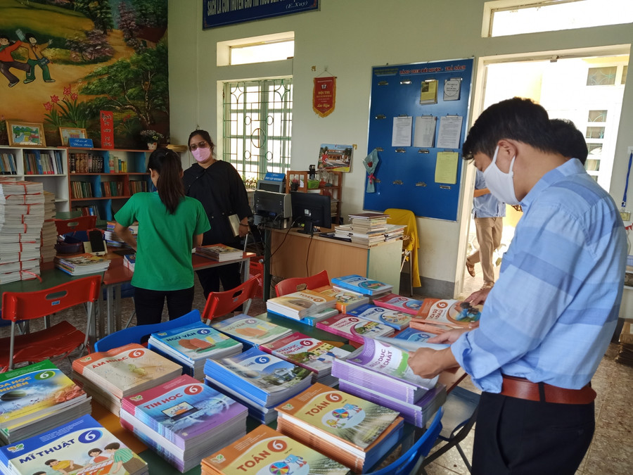 Việc lựa chọn SGK đảm bảo dân chủ, khách quan, công khai, minh bạch. Việc lựa chọn SGK đảm bảo dân chủ, khách quan, công khai, minh bạch.