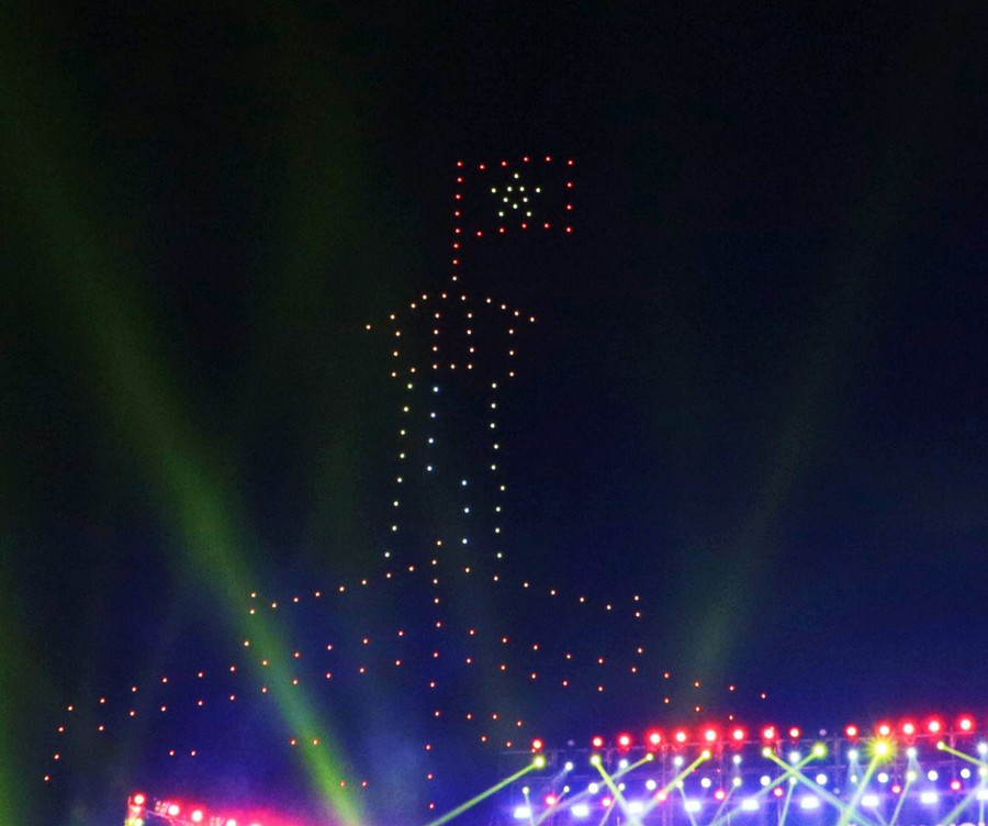 Nhiều hình ảnh biểu tượng sẽ được trình diễn bằng ánh sáng nghệ thuật Drone light. Nhiều hình ảnh biểu tượng sẽ được trình diễn bằng ánh sáng nghệ thuật Drone light.