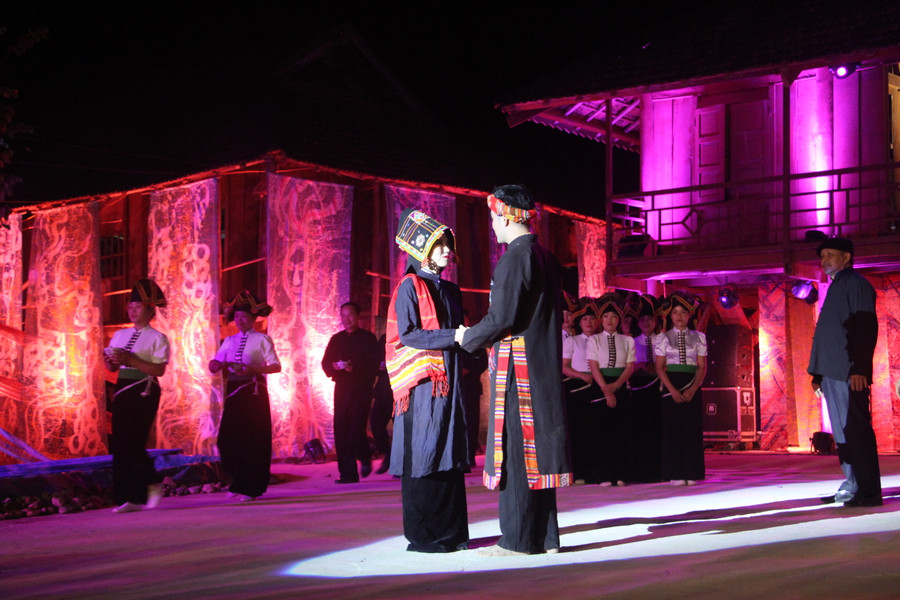 Chuyện tình của Chàng Lú - Nàng Ủa - điểm nhấn trong show diễn. Chuyện tình của Chàng Lú - Nàng Ủa - điểm nhấn trong show diễn.