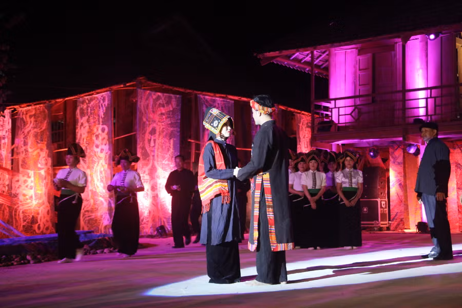 Chuyện tình của Chàng Lú - Nàng Ủa - điểm nhấn trong show diễn.