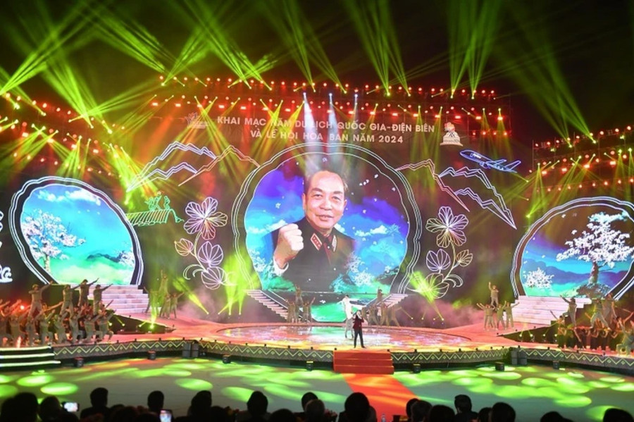 Các tiết mục khắc ghi công lao hy sinh, cống hiến của thế hệ cha anh trong chiến dịch Điện Biên Phủ.