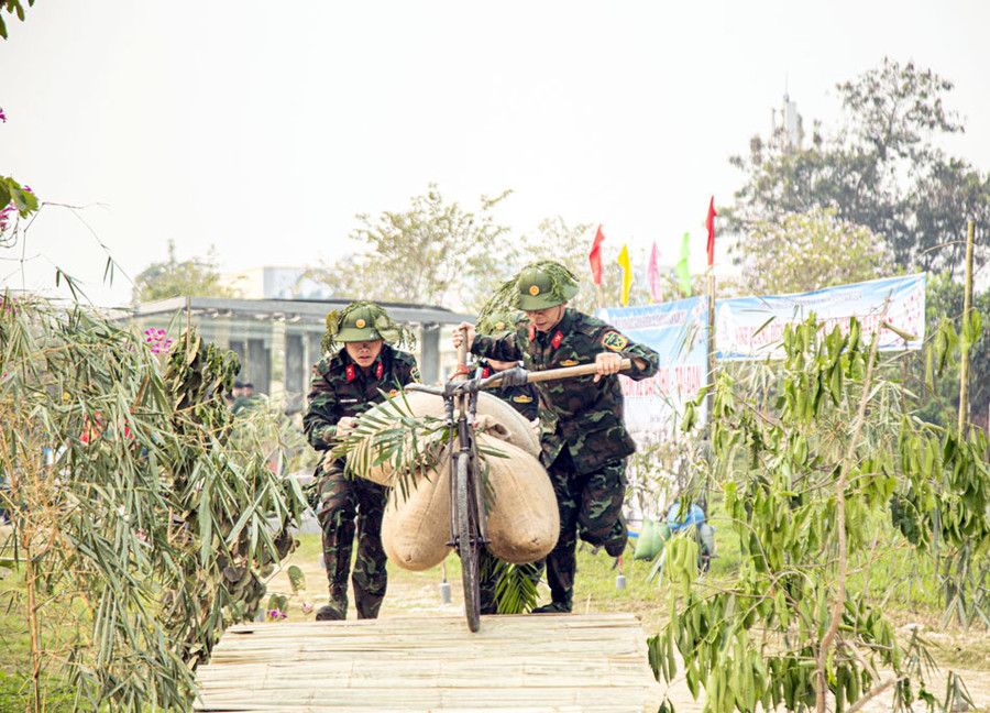 Thực cảnh vượt chướng ngại vật được bố trí kỳ công.