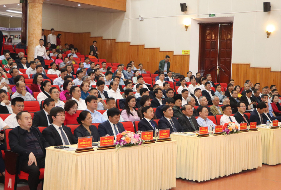 Các đại biểu tham dự hội nghị.