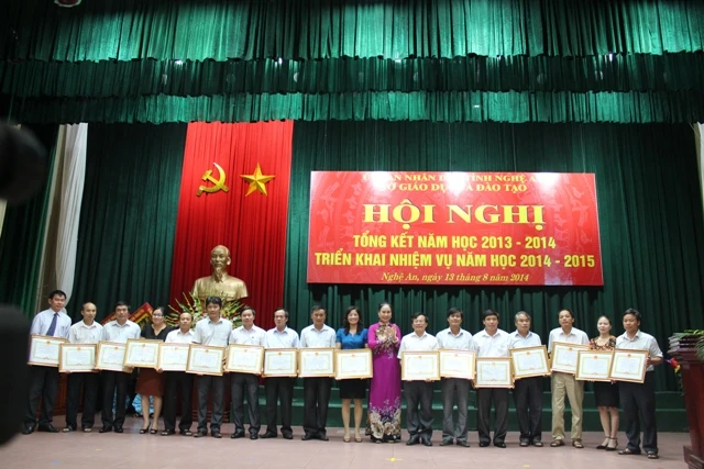 Nghệ An :Tổng kết năm học 2013 - 2014 triển khai nhiệm vụ năm học 2014- 2015