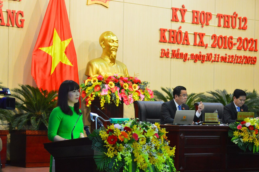 Bà Trương Thị Hồng Hạnh, Giám đốc Sở Du lịch TP Đà Nẵng trả lời trong phiên chất vấn.