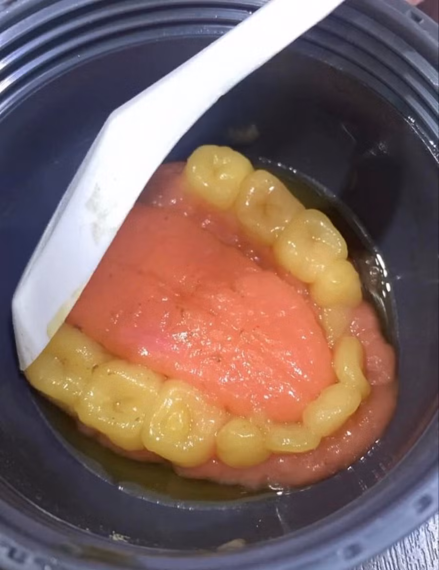 Làm bánh xong cả nhà không ai dám ăn.