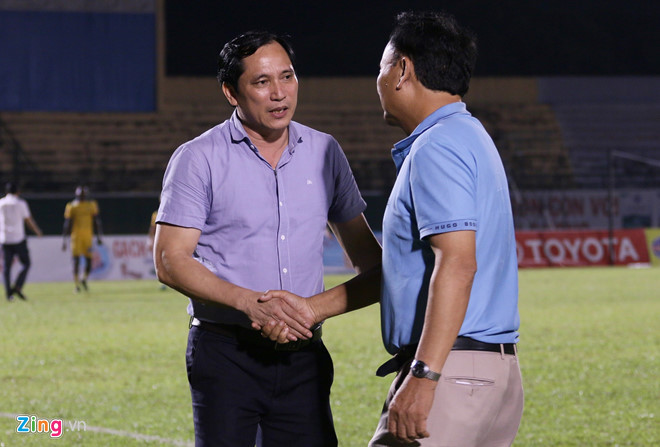 Ông Lê Hồng Cường đề xuất "treo còi" vĩnh viễn tổ trọng tài Ông Lê Hồng Cường đề xuất "treo còi" vĩnh viễn tổ trọng tài