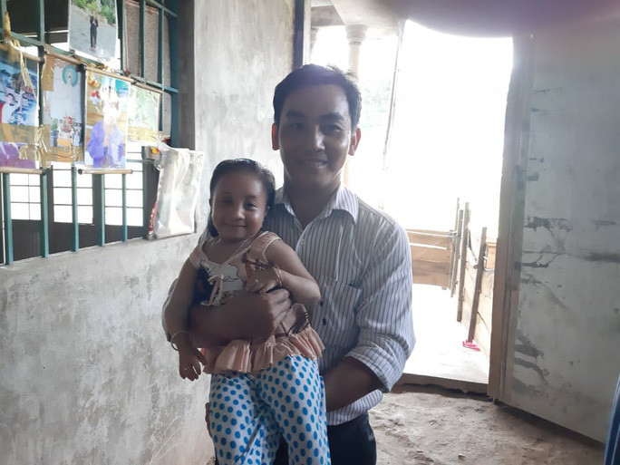 Cô bé tí hon ở Vĩnh Long giờ đã thành thiếu nữ… bé tí! - Ảnh 3. Cô bé tí hon ở Vĩnh Long giờ đã thành thiếu nữ… bé tí! - Ảnh 3.