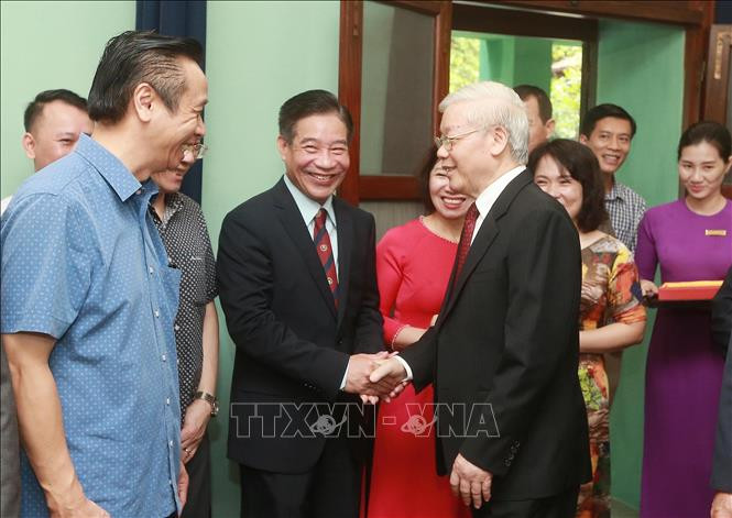 Tổng Bí thư, Chủ tịch nước Nguyễn Phú Trọng dâng hương tưởng niệm Chủ tịch Hồ Chí Minh ảnh 2 Chú thích ảnh