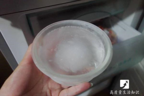 Lợi ích của việc đặt bát nước trong tủ lạnh.