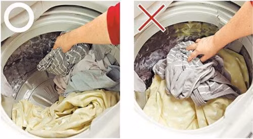 Dùng giấm giặt sẽ sạch vết bẩn.