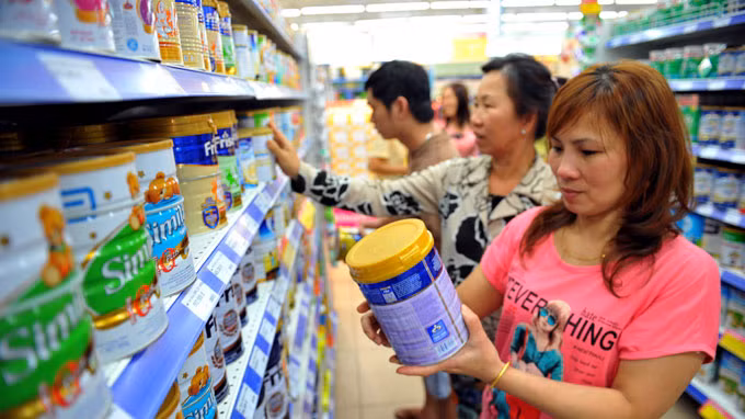 Sẽ giao quyền tự xác định giá bán lẻ sữa cho doanh nghiệp đầu mối