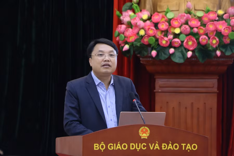 TS Tạ Ngọc Trí - Phó Vụ trưởng Vụ Giáo dục Tiểu học nêu một số ý kiến tại tọa đàm.