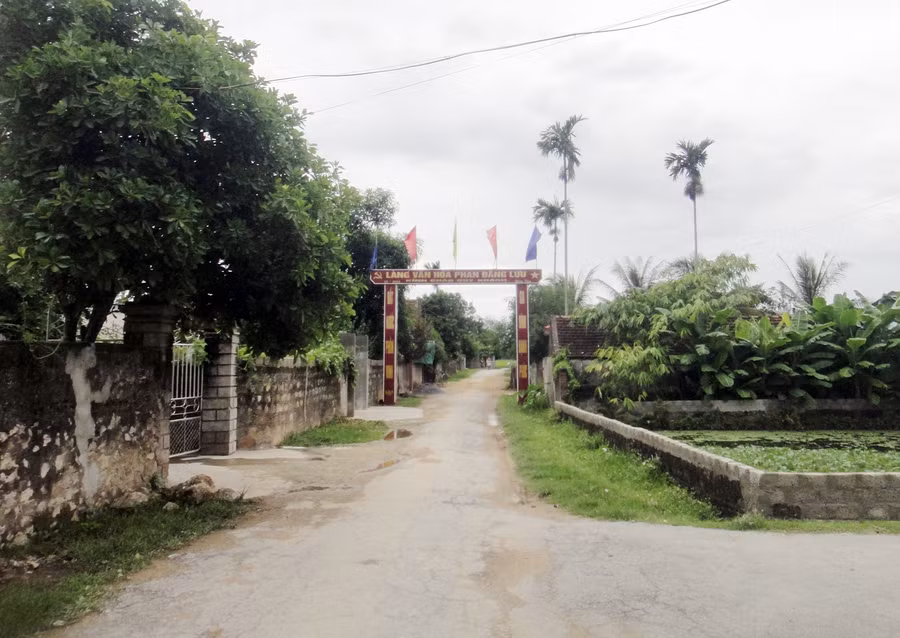 Lối vào làng giáo Phan Đăng Lưu