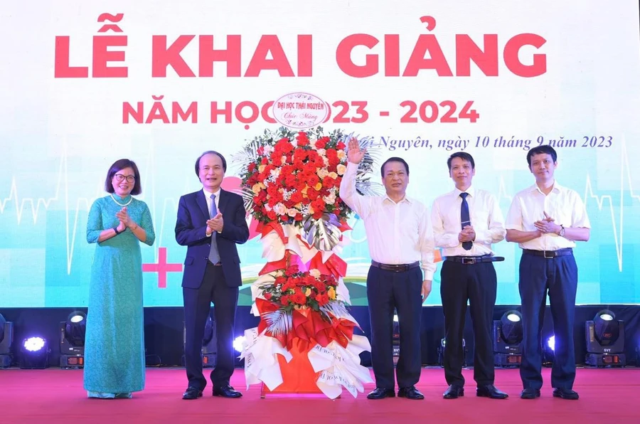 Trường Đại Y- Dược (ĐH Thái Nguyên) khai giảng năm học mới 2023-2024.