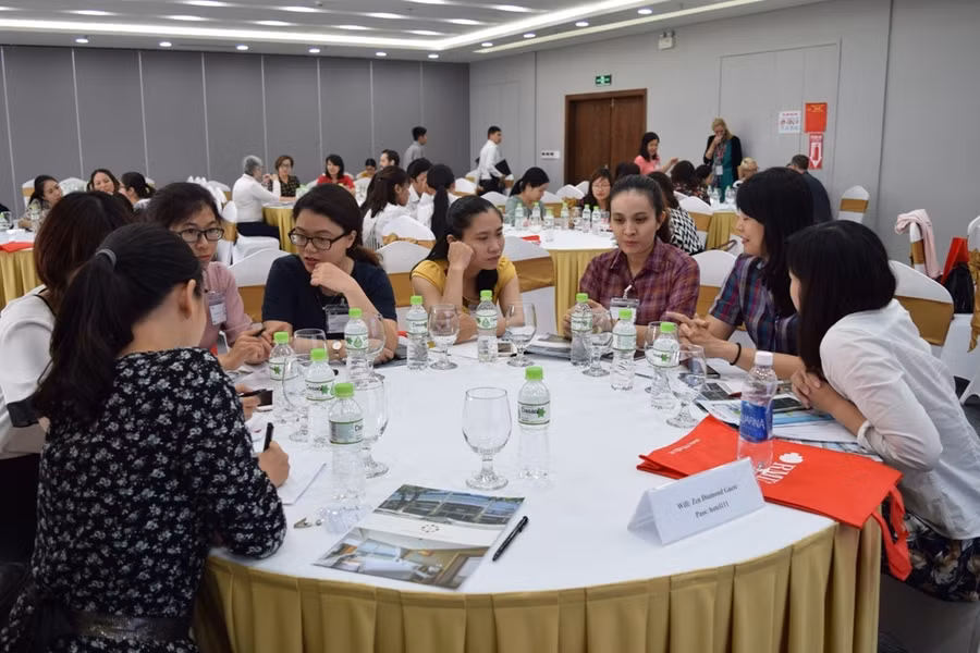 Hội thảo Teacher Talks tạo điều kiện cho GV tiếng Anh trao đổi về phương pháp giảng dạy và ứng dụng CNTT trong kết nối và hỗ trợ dạy học. 