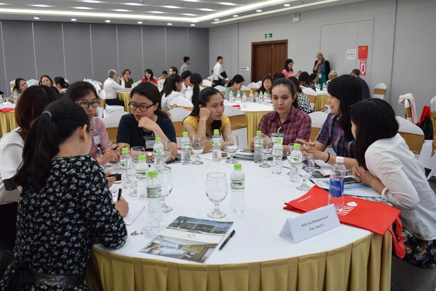 Hội thảo Teacher Talks tạo điều kiện cho GV tiếng Anh trao đổi về phương pháp giảng dạy và ứng dụng CNTT trong kết nối và hỗ trợ dạy học. 