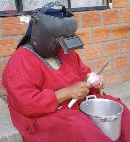 Thái hành thế này thì không bao giờ bị cay mắt. Thái hành thế này thì không bao giờ bị cay mắt.