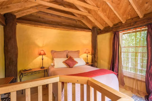 Giường ngủ vừa vặn cho một cặp đôi